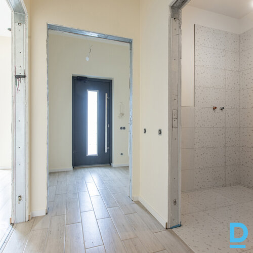 Pārdošanā jauna ģimenes māja ar pilnu apdari Dzidriņās.Māja ir celta un nodota e