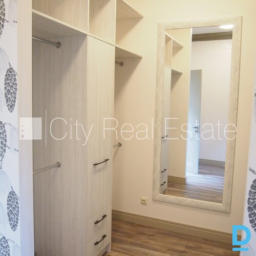 Izīrē māju Jūrmalā