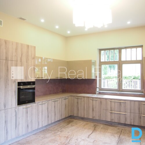 Izīrē māju Jūrmalā