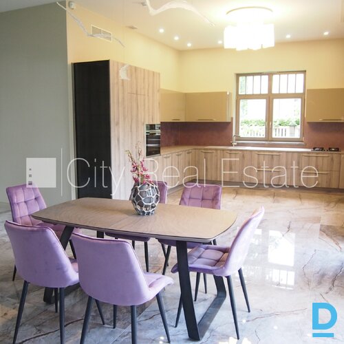 Izīrē māju Jūrmalā