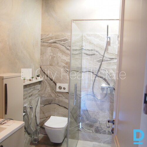 Izīrē māju Jūrmalā