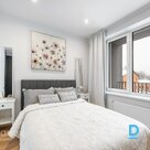 В Баложи, по адресу улица Кр. Барона, 8, в тихом зеленом районе пристани, примерно в 20 минутах от центра Риги, расположен новый трехэтажный дом с полностью меблированными квартирами