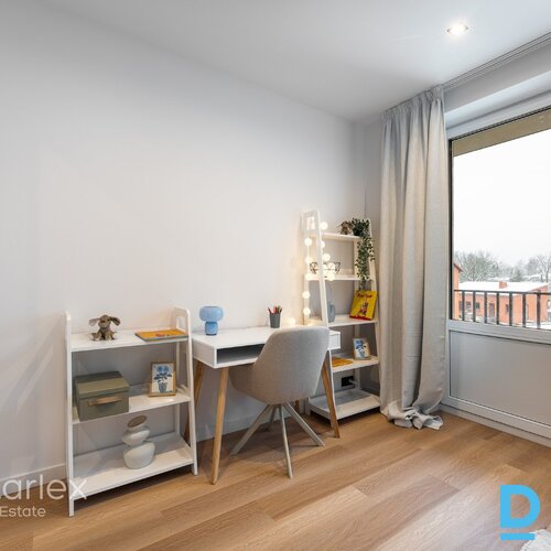 Baložos, Kr. Barona ielā 8 klusā, zaļā pierīgas vietā, apmēram 20 minūtes līdz Rīgas centram jauna trīs stāvu māja ar pilnas apdares dzīvokļiem