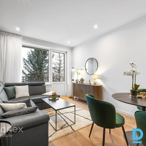 Baložos, Kr. Barona ielā 8 klusā, zaļā pierīgas vietā, apmēram 20 minūtes līdz Rīgas centram jauna trīs stāvu māja ar pilnas apdares dzīvokļiem