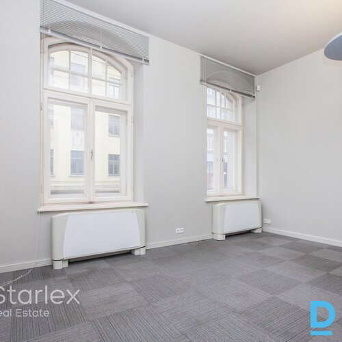 Prestižs birojs vēsturiskā ēkā uz Tērbatas/Dzirnavu ielu krustojuma