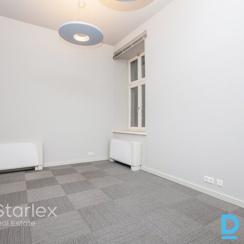 Prestižs birojs vēsturiskā ēkā uz Tērbatas/Dzirnavu ielu krustojuma