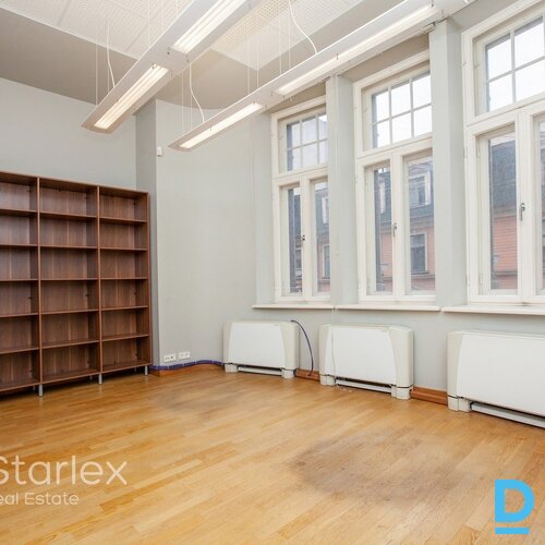 Prestižs birojs vēsturiskā ēkā uz Tērbatas/Dzirnavu ielu krustojuma