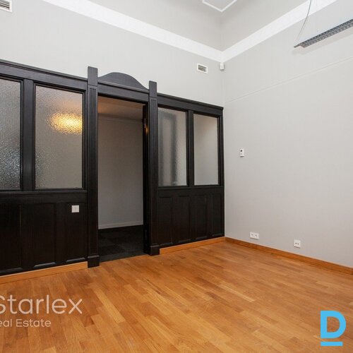 Prestižs birojs vēsturiskā ēkā uz Tērbatas/Dzirnavu ielu krustojuma