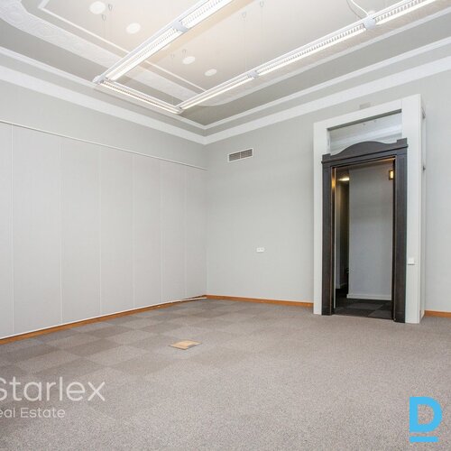 Prestižs birojs vēsturiskā ēkā uz Tērbatas/Dzirnavu ielu krustojuma