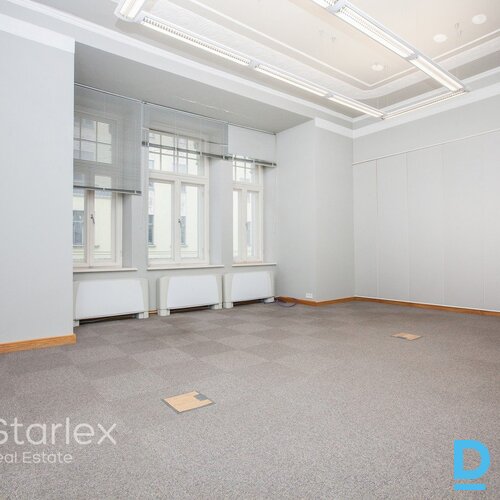 Prestižs birojs vēsturiskā ēkā uz Tērbatas/Dzirnavu ielu krustojuma