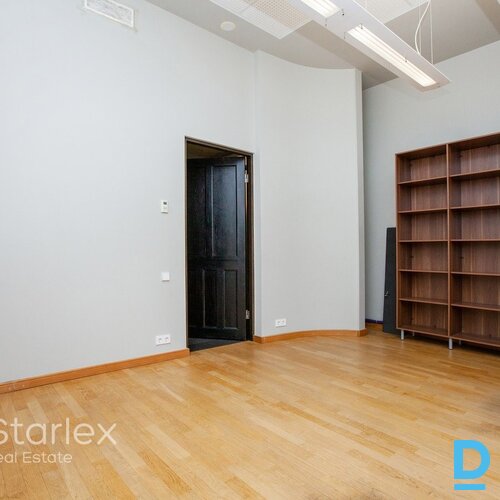 Prestižs birojs vēsturiskā ēkā uz Tērbatas/Dzirnavu ielu krustojuma