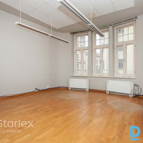 Prestižs birojs vēsturiskā ēkā uz Tērbatas/Dzirnavu ielu krustojuma