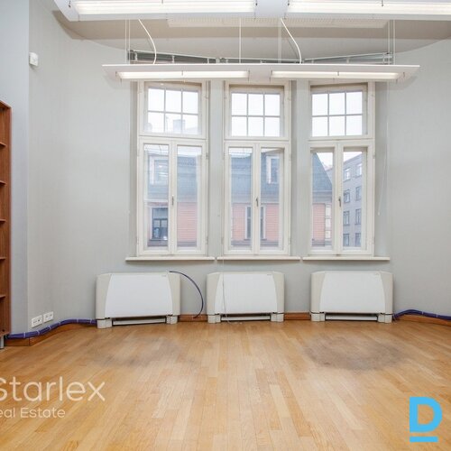 Prestižs birojs vēsturiskā ēkā uz Tērbatas/Dzirnavu ielu krustojuma