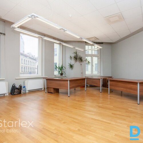 Prestižs birojs vēsturiskā ēkā uz Tērbatas/Dzirnavu ielu krustojuma