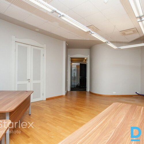 Prestižs birojs vēsturiskā ēkā uz Tērbatas/Dzirnavu ielu krustojuma