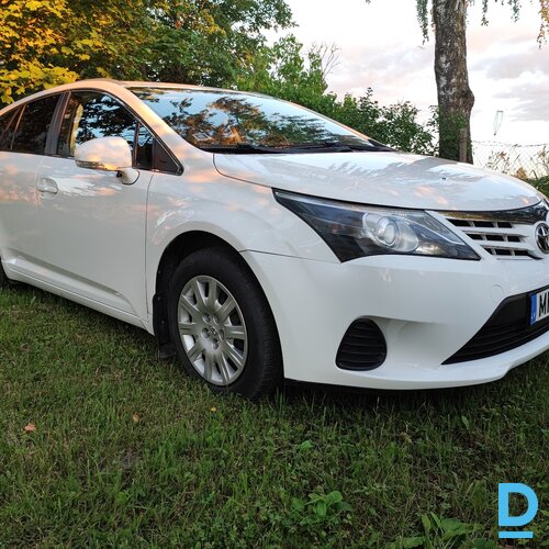 Pārdod Toyota Avensis, 2012