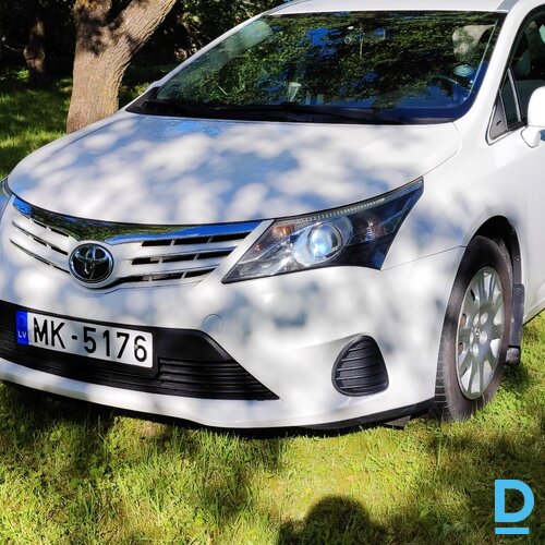 Pārdod Toyota Avensis, 2012