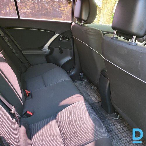 Pārdod Toyota Avensis, 2012