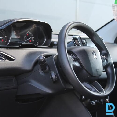 Pārdod Peugeot 208 1.2i, 2017 Pārdod Peugeot 208 1.2i, 2017