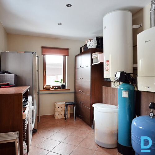 Pārdod māju Elenburgas iela 15