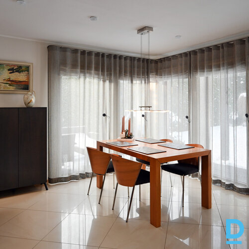 Pārdod māju Elenburgas iela 15