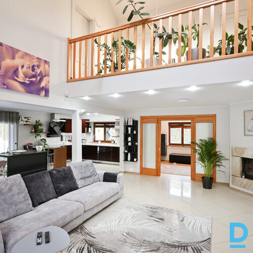 Pārdod māju Elenburgas iela 15