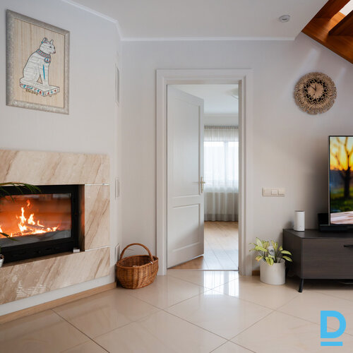 Pārdod māju Elenburgas iela 15