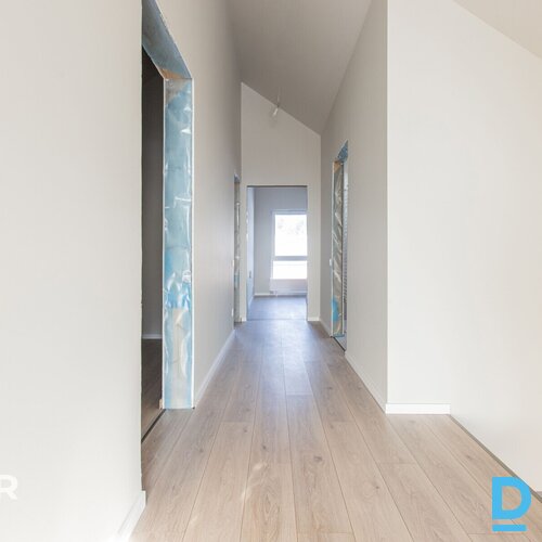 Moderna, kvalitatīva un tikko uzcelta dvīņu māja Dzidriņās.Ēka ir celta un nodot