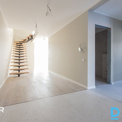 Moderna, kvalitatīva un tikko uzcelta dvīņu māja Dzidriņās.Ēka ir celta un nodot