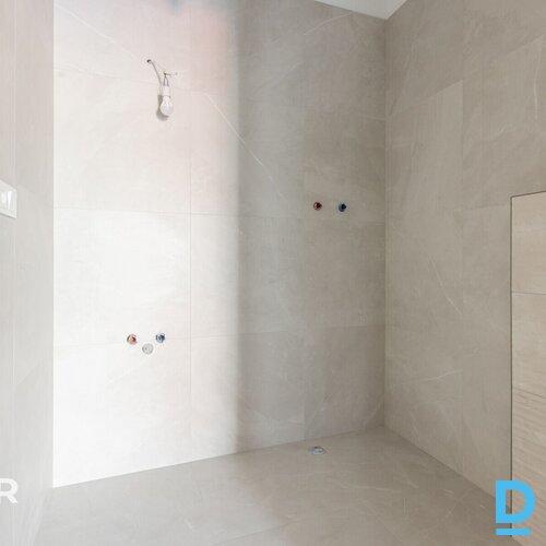 Moderna, kvalitatīva un tikko uzcelta dvīņu māja Dzidriņās.Ēka ir celta un nodot