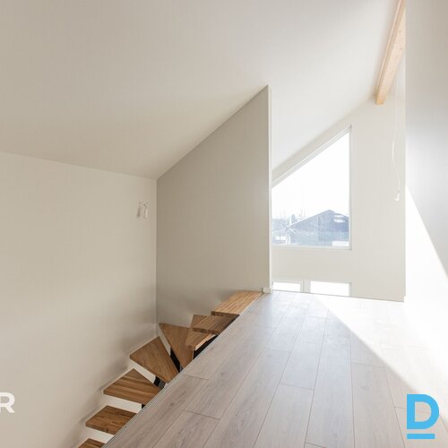 Moderna, kvalitatīva un tikko uzcelta dvīņu māja Dzidriņās.Ēka ir celta un nodot