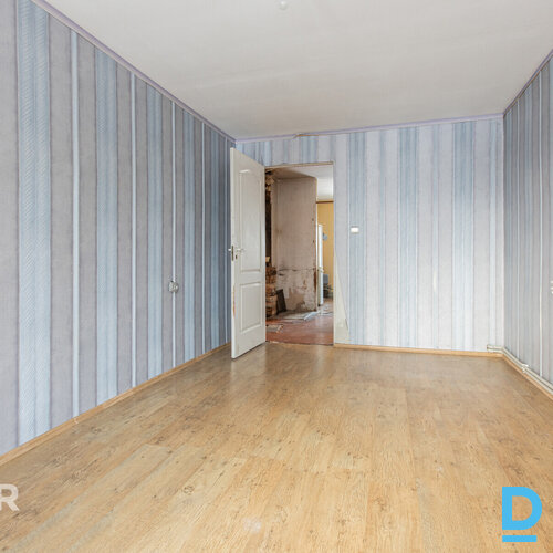 Pārdošanā plašs 4 istabu dzīvoklis ar divām lodžijām Rembates pagastā.Dzīvokļa p