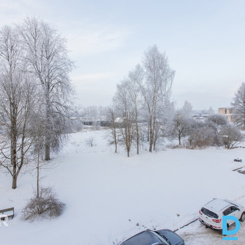 Pārdošanā plašs 4 istabu dzīvoklis ar divām lodžijām Rembates pagastā.Dzīvokļa p