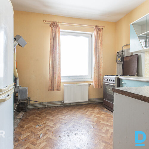 Pārdošanā plašs 4 istabu dzīvoklis ar divām lodžijām Rembates pagastā.Dzīvokļa p