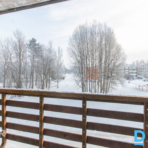 Pārdošanā plašs 4 istabu dzīvoklis ar divām lodžijām Rembates pagastā.Dzīvokļa p