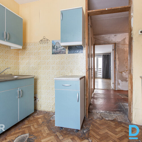 Pārdošanā plašs 4 istabu dzīvoklis ar divām lodžijām Rembates pagastā.Dzīvokļa p