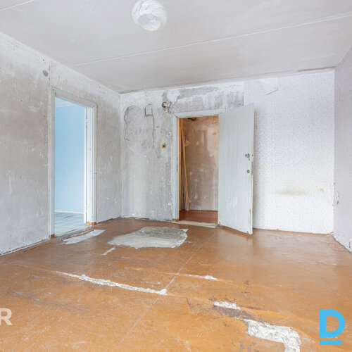 Pārdošanā plašs 4 istabu dzīvoklis ar divām lodžijām Rembates pagastā.Dzīvokļa p