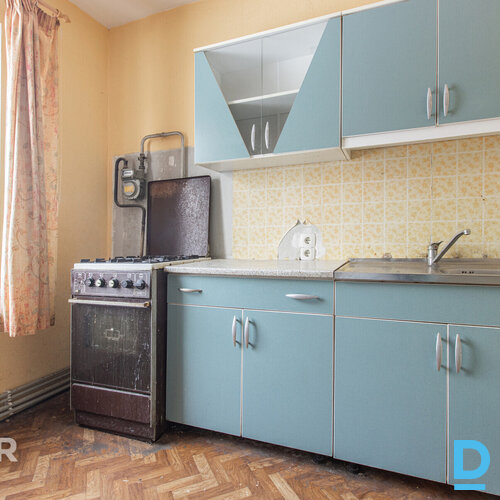 Pārdošanā plašs 4 istabu dzīvoklis ar divām lodžijām Rembates pagastā.Dzīvokļa p