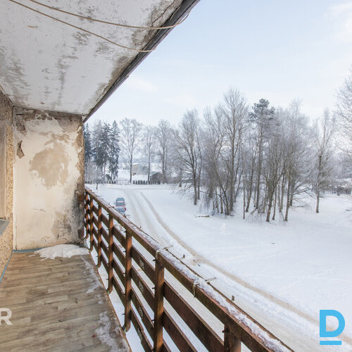 Pārdošanā plašs 4 istabu dzīvoklis ar divām lodžijām Rembates pagastā.Dzīvokļa p