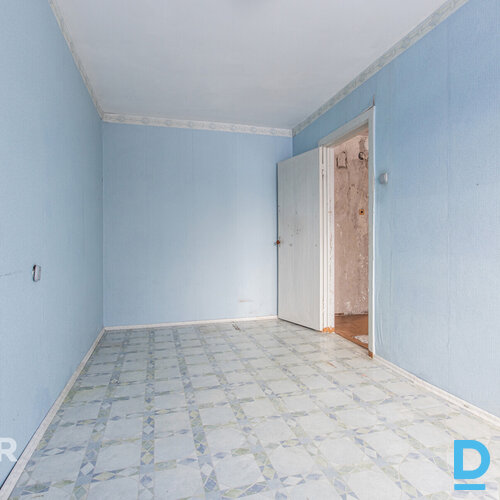 Pārdošanā plašs 4 istabu dzīvoklis ar divām lodžijām Rembates pagastā.Dzīvokļa p