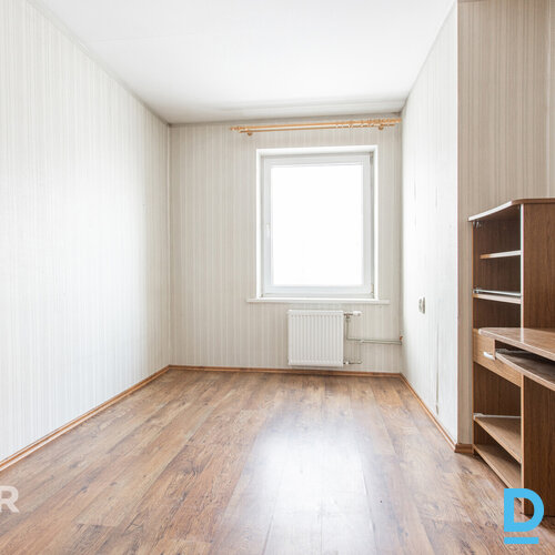 Pārdošanā plašs 4 istabu dzīvoklis ar divām lodžijām Rembates pagastā.Dzīvokļa p