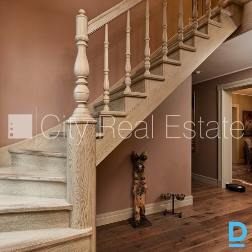 Izīrē māju Jūrmalā