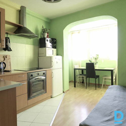 Pārdod dzīvokli Pļavnieku iela 7