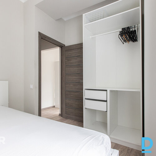 Pārdošanā mēbelēts 2 istabu dzīvoklis jaunajā projektā ar savu autostāvvietu un Pārdošanā mēbelēts 2 istabu dzīvoklis jaunajā projektā ar savu autostāvvietu un