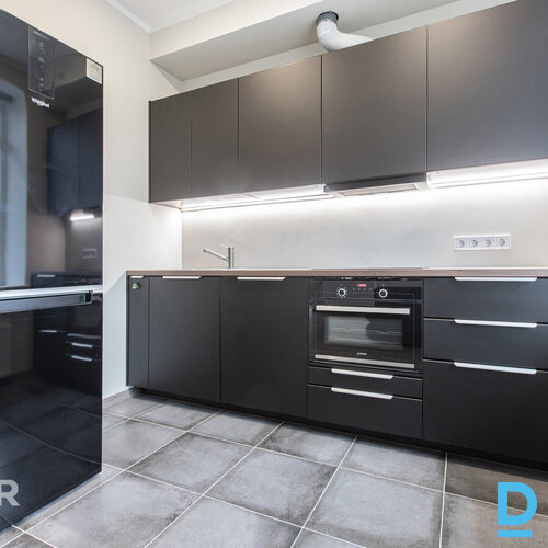 Pārdošanā mēbelēts 2 istabu dzīvoklis jaunajā projektā ar savu autostāvvietu un 