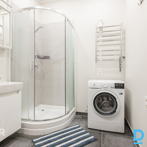 Pārdošanā mēbelēts 2 istabu dzīvoklis jaunajā projektā ar savu autostāvvietu un Pārdošanā mēbelēts 2 istabu dzīvoklis jaunajā projektā ar savu autostāvvietu un