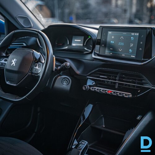 Pārdod Peugeot 2008 1.2i, 2021