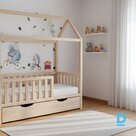 Предлагает услуги по изготовлению деревянных кроватей.