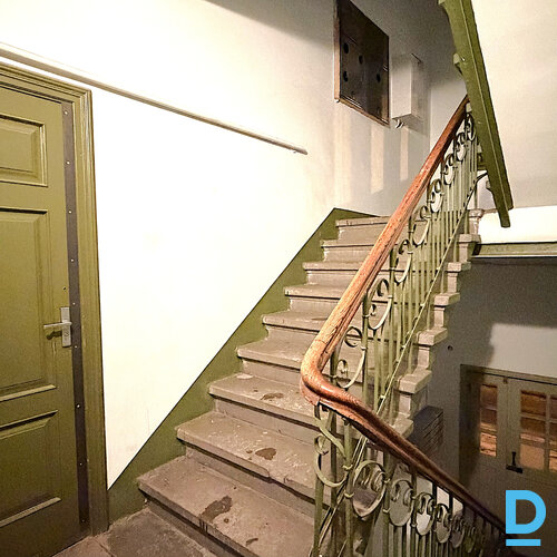 Pārdod dzīvokli Mazā Nometņu iela 57