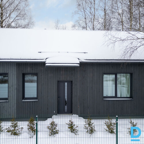 Pārdod māju Ezermalas iela 6